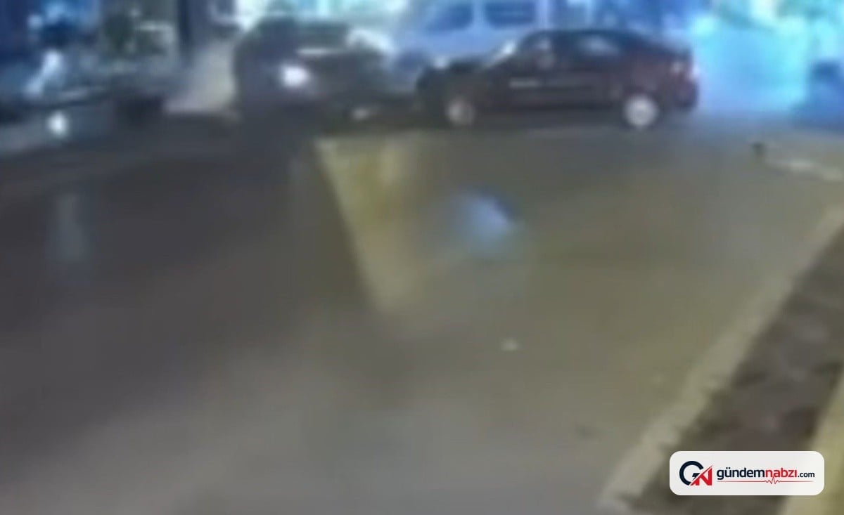 Bursa Yıldırım'da iki otomobil kafa kafaya çarpıştı