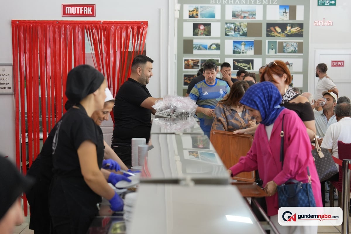 Burhaniye Kent Lokantası dört çeşit yemeği 100 liradan sunuyor