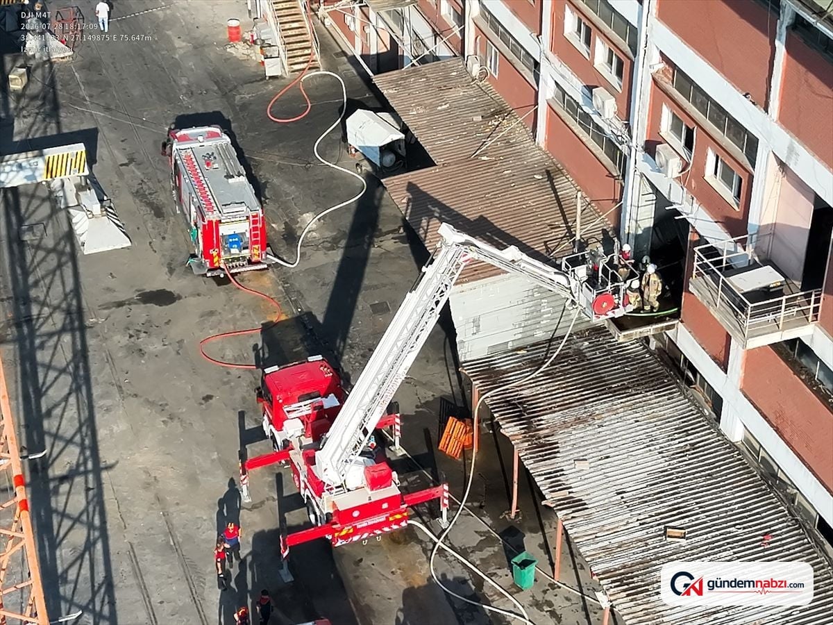 İzmir Limanı'ndaki binada çıkan yangın söndürüldü