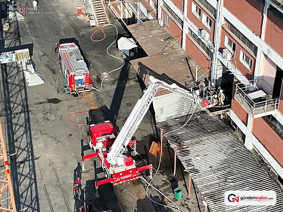 İzmir Limanı'ndaki binada çıkan yangın söndürüldü