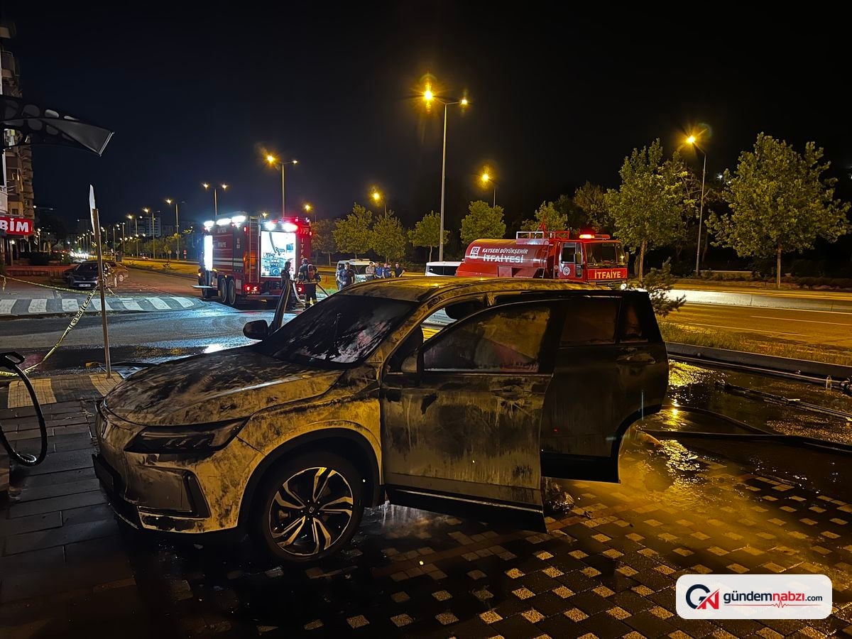 Kayseri'de şarj istasyonunda elektrikli otomobil yandı
