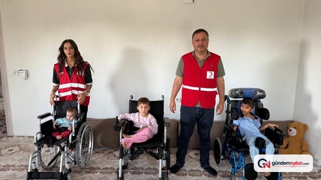 Şırnak'ta cam kemik hastası 3 kardeşe tekerlekli sandalye verildi