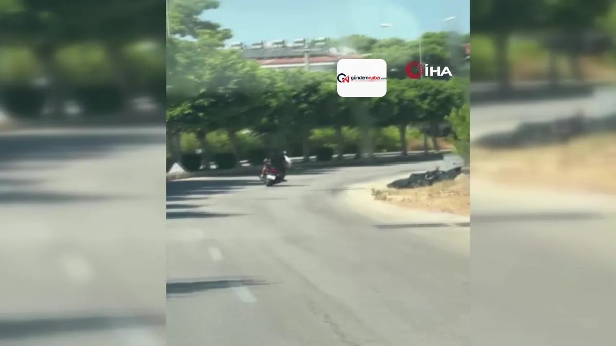 Motosiklet devrildi, gençler hızla uzaklaştı