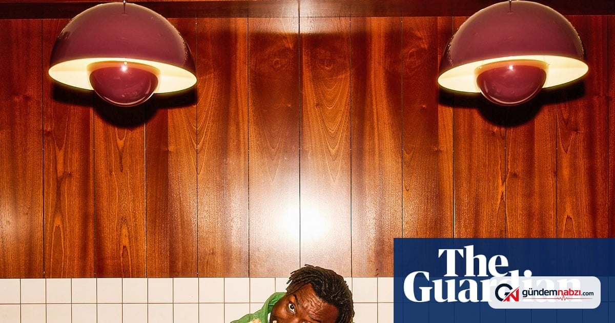 The Guardian, Jimi Famurewa ile ilk yemek video serisini başlattı