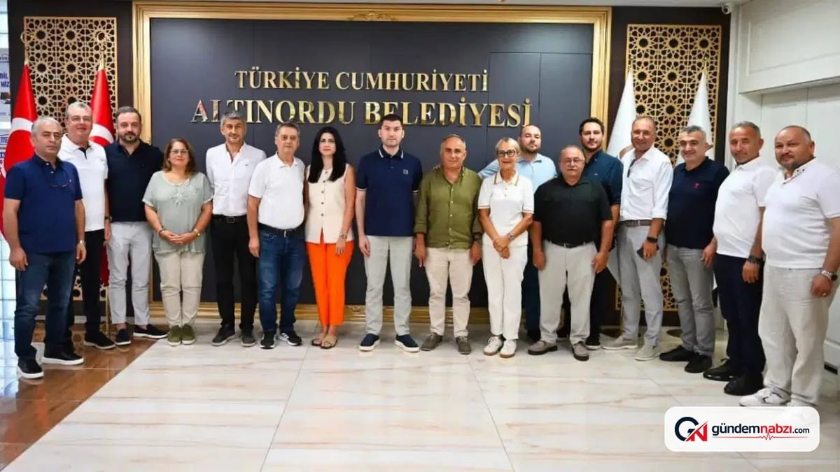 Altınordu belediye başkanı Tepe ve meclis üyeleri CHP'den istifa etti
