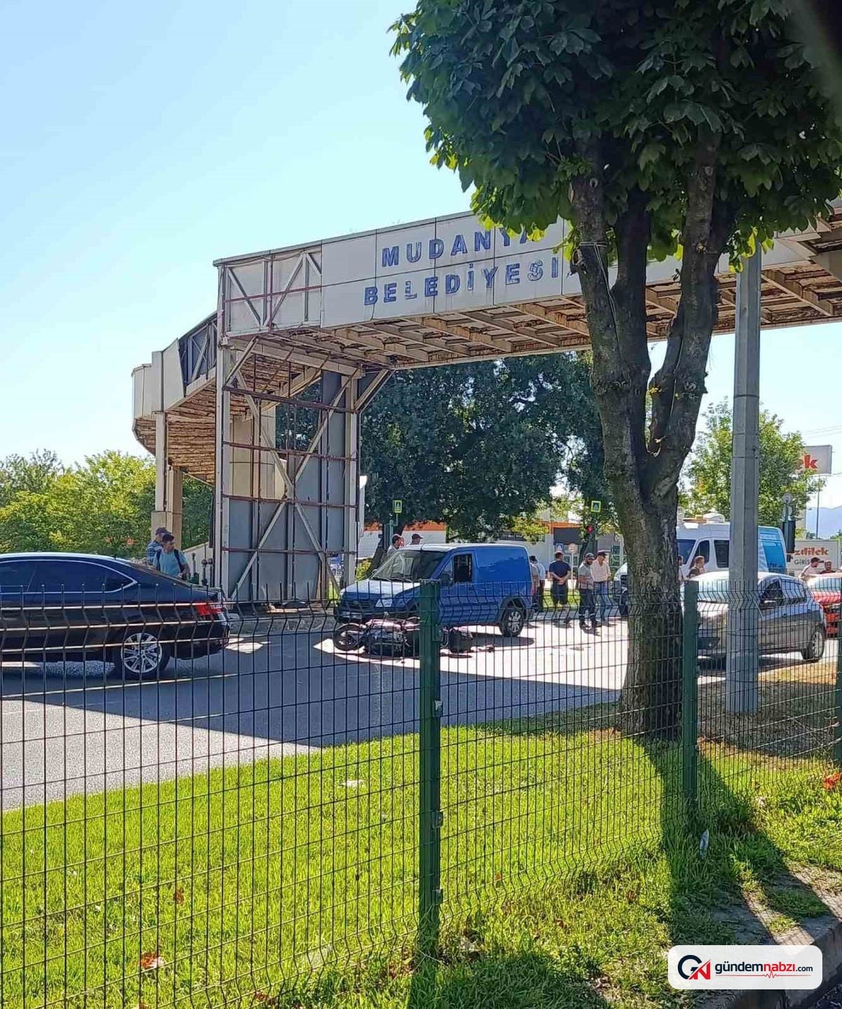 Bursa Mudanya'da otomobille motosiklet çarpıştı: 1 yaralı