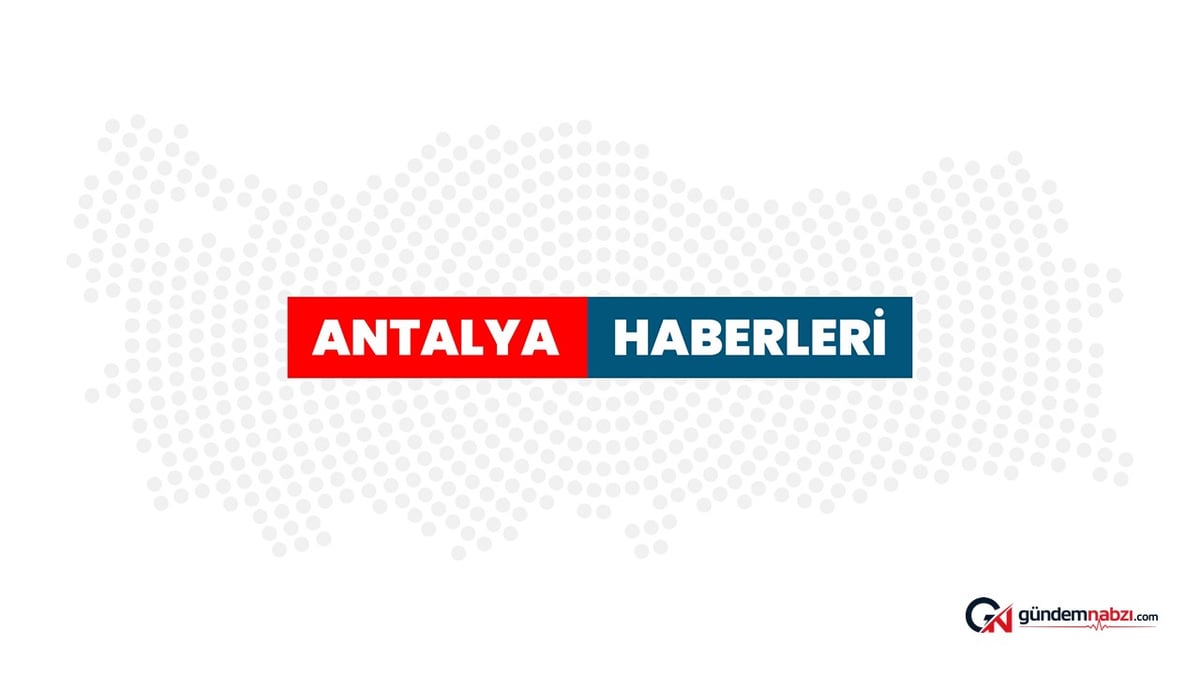 Antalya'da seralar ve bahçe yandı