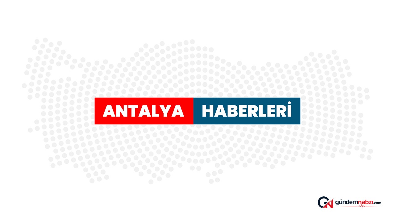 Antalya'da seralar ve bahçe yandı