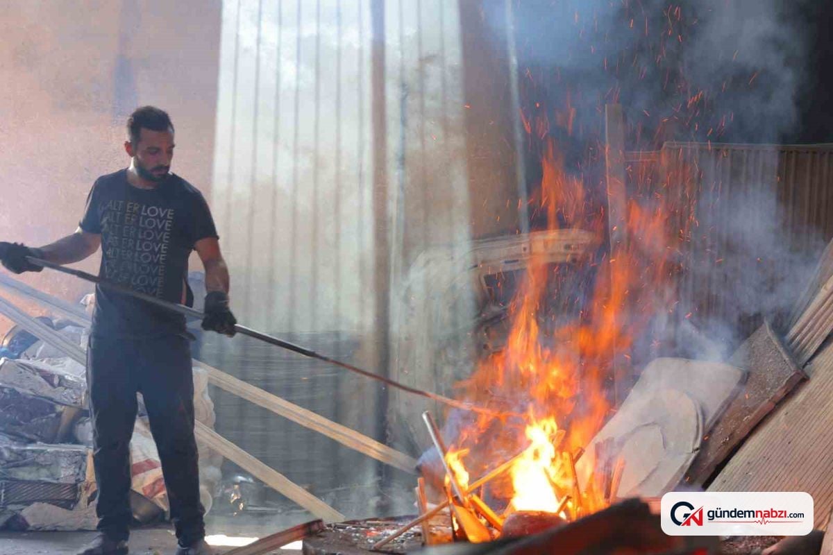 Kahramanmaraş'ta işçilerin 700 derecelik ocak başındaki mesaisi