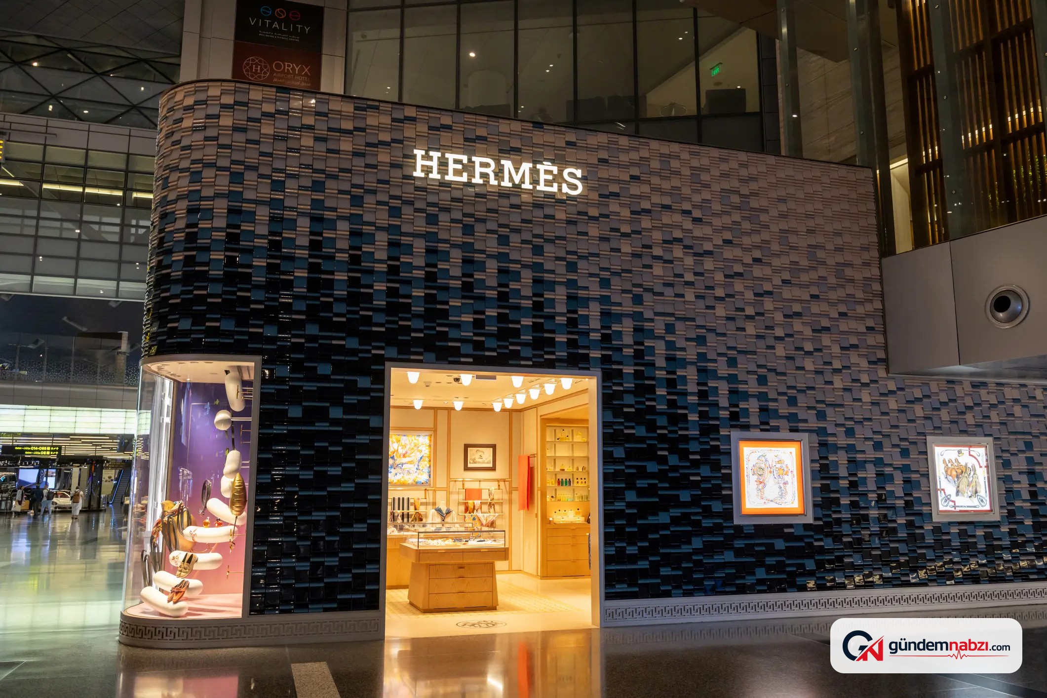 Hermes hisselerindeki düşüş yüzde 10'u aşınca borsada işlemler durduruldu