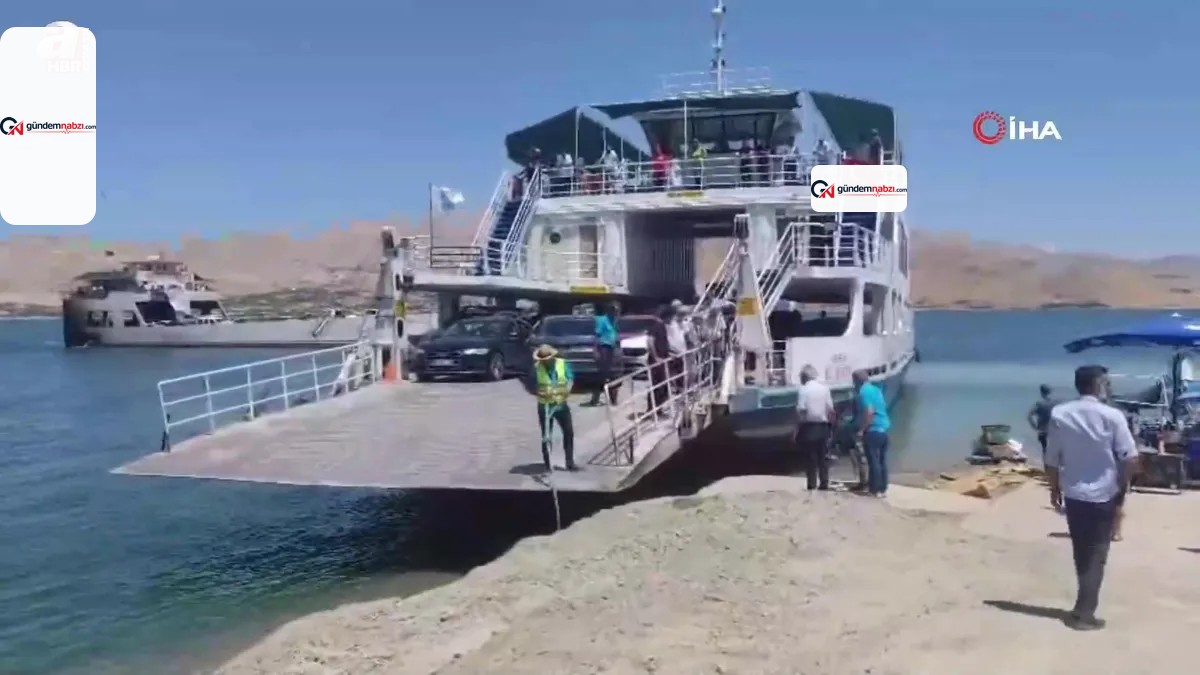 Tunceli'de feribot yakıtı bitince panik yaşandı
