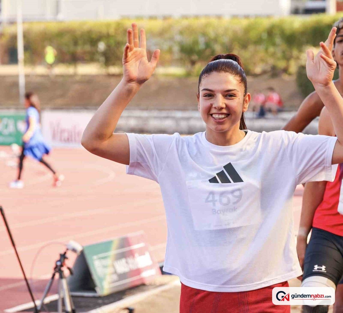Milli sporcu Esra Bayrak uzun atlamada dünya ikincisi oldu