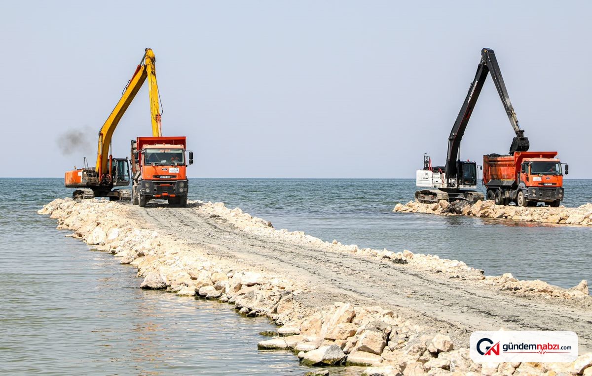 Van gölü'nde 2 milyon 165 bin metreküp dip çamuru temizlendi