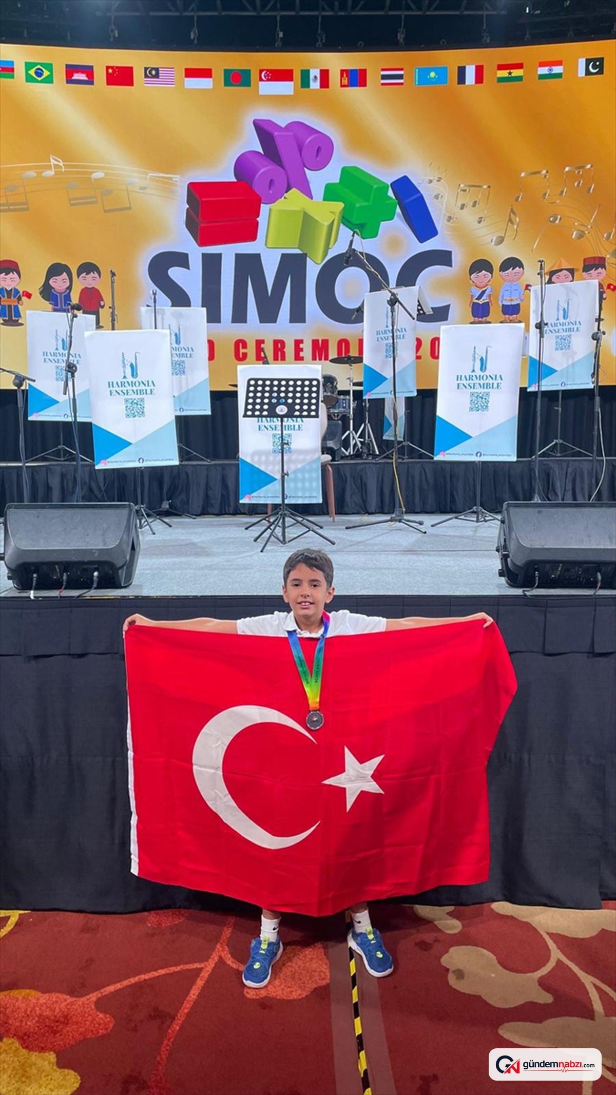 Mersin'li öğrenci Singapur'daki matematik yarışmasında madalya kazandı