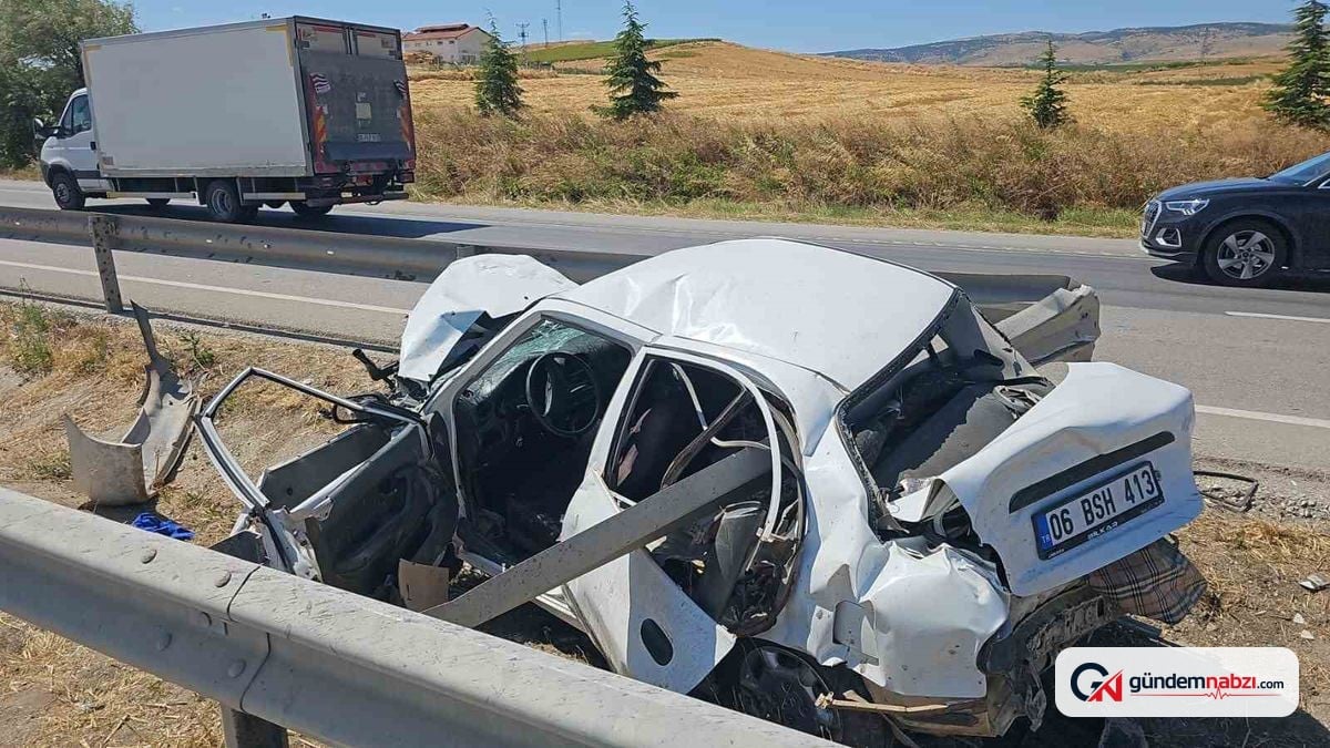Çorum'da tırla çarpışan otomobil bariyerlere saplandı: 1 yaralı