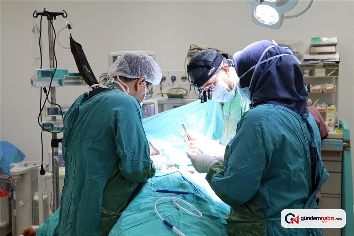 Sivas'ta yüksek riskli hastaya lokal anestezili şahdamarı ameliyatı