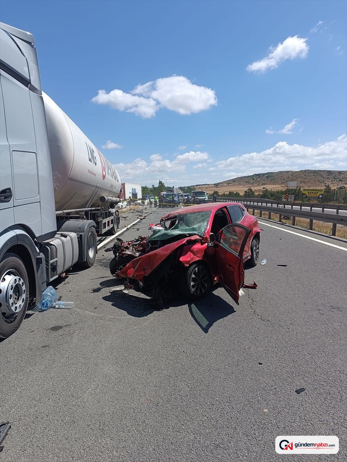 Bolu'da tankere çarpan otomobilin sürücüsü yaralandı