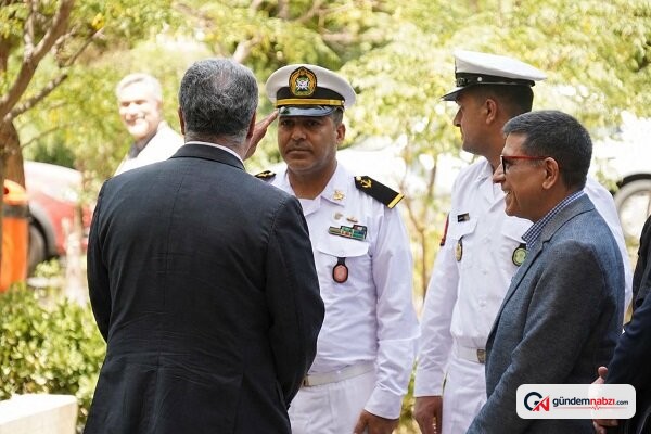 İran'da Dena savaş gemisi gazileri sağlık ekibiyle bir araya geldi