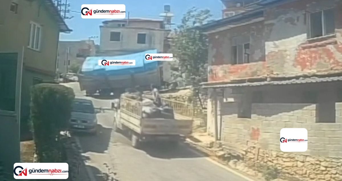 Hatay'da inşaat malzemesi yüklü kamyon devrildi