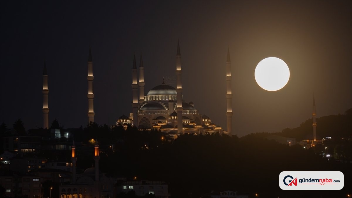 Türkiye genelinde gökyüzünde beliren dolunay manzaraları ilgi çekti