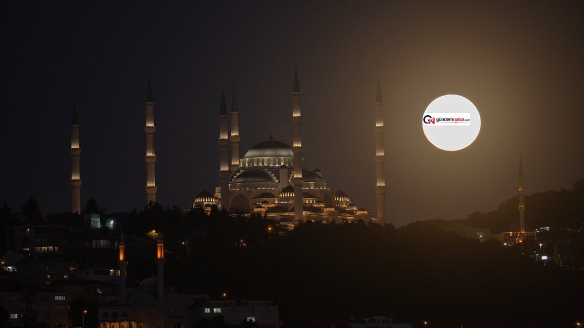 Türkiye genelinde gökyüzünde beliren dolunay manzaraları ilgi çekti
