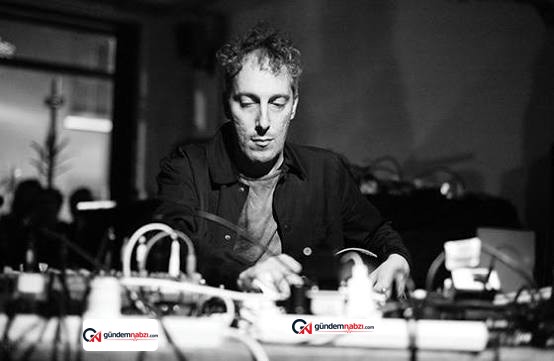 Oren Ambarchi, Atina'da müzikseverlerle buluşacak