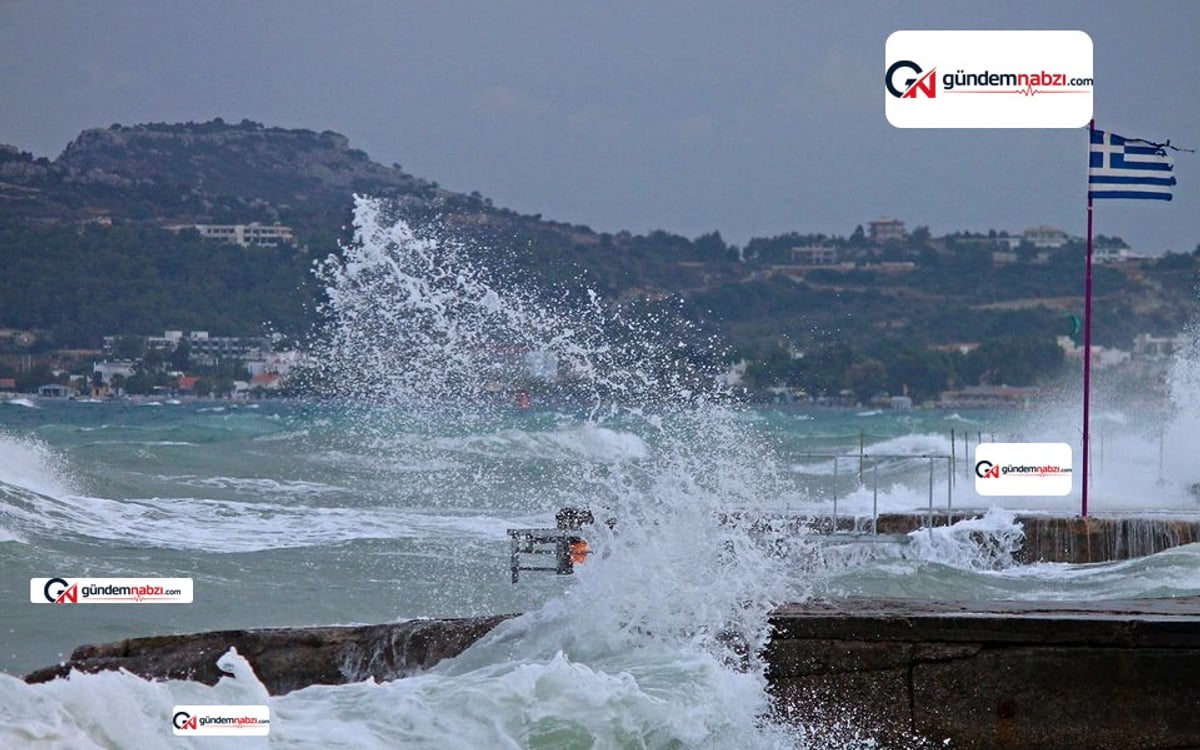 Yunanistan'da şiddetli rüzgarlar orman yangını riskini artırıyor