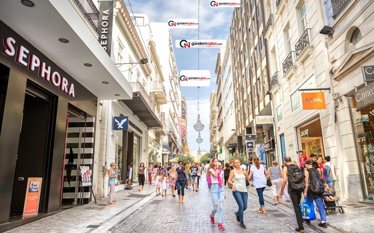 Yunanistan'da hanehalkı kullanılabilir geliri geriledi