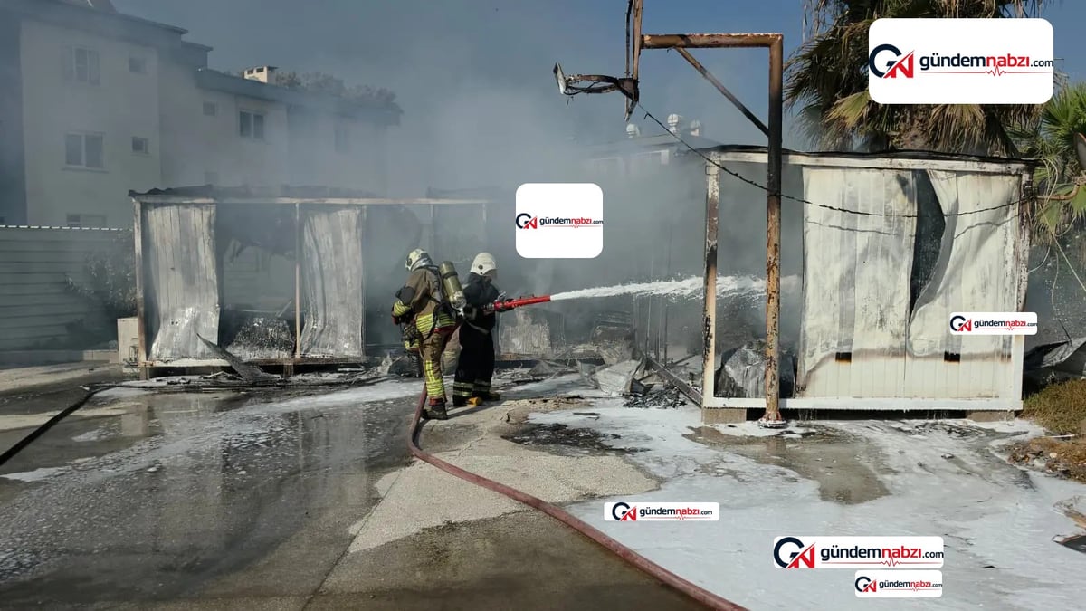 Hatay'da sahildeki iki konteyner ev yandı