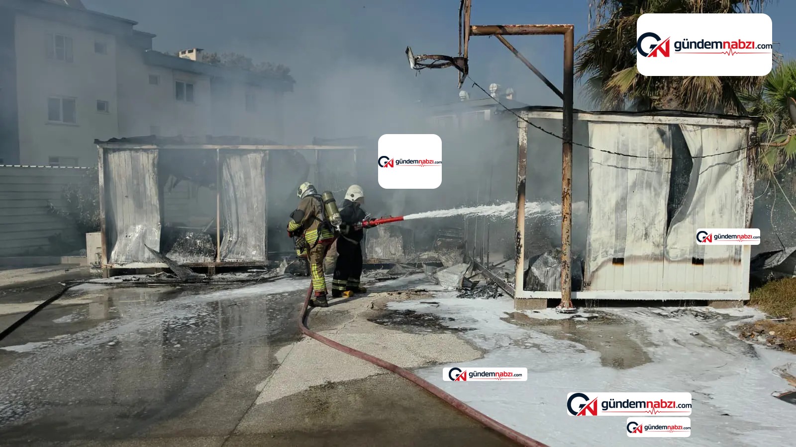 Hatay'da sahildeki iki konteyner ev yandı
