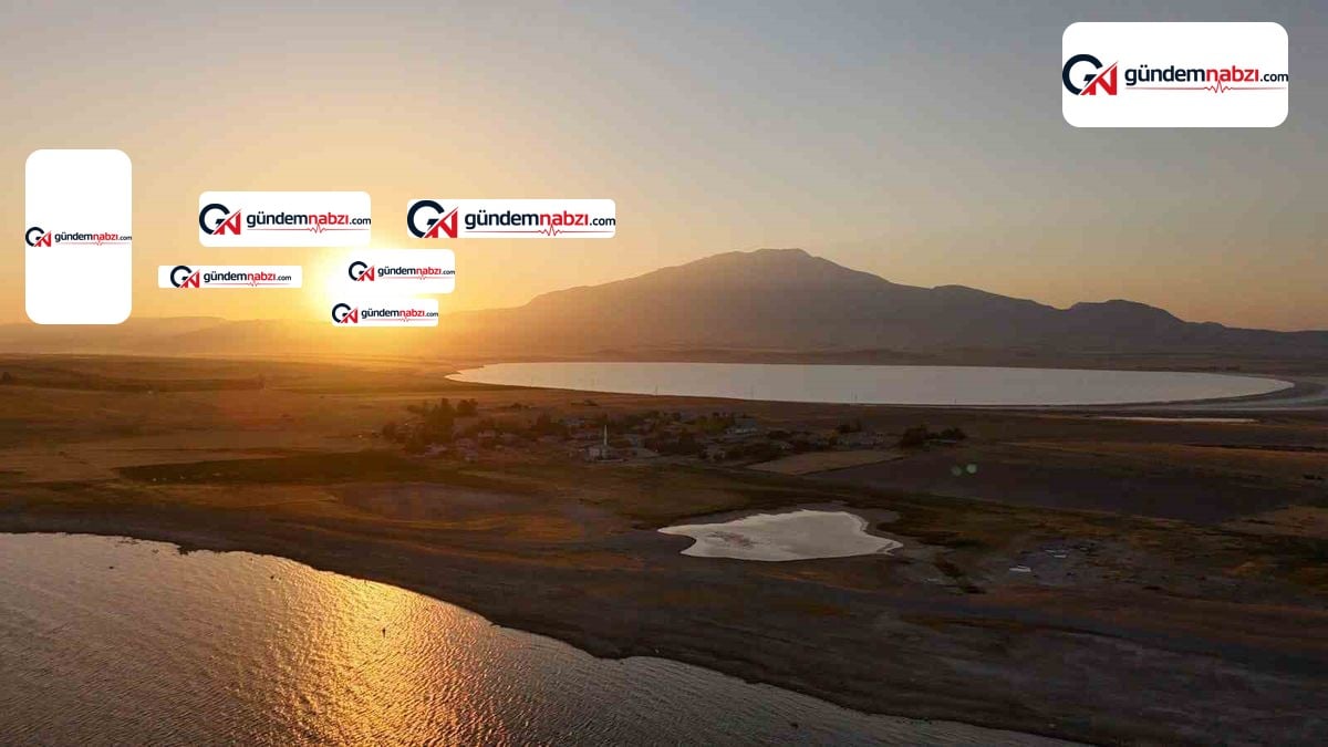 Van Gölü'nde gün batımı eşsiz manzaralar oluşturdu