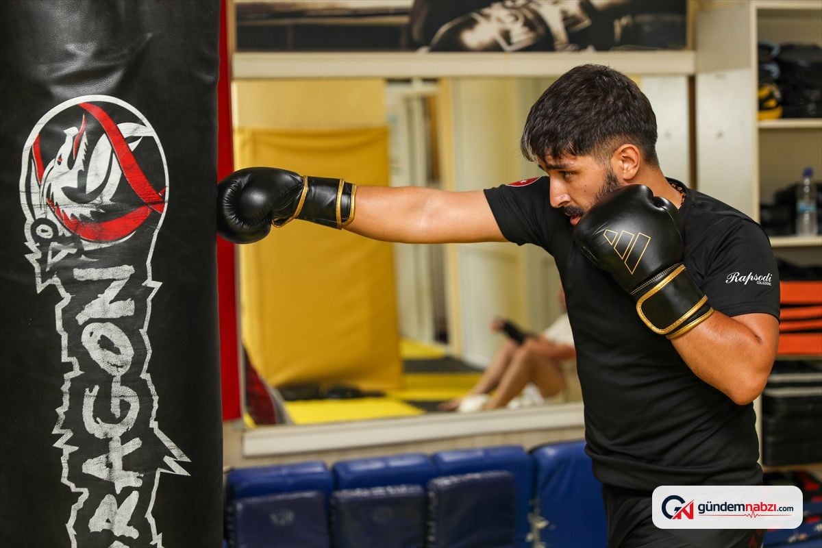 Diyarbakırlı taksici, savate dünya şampiyonası için ringde