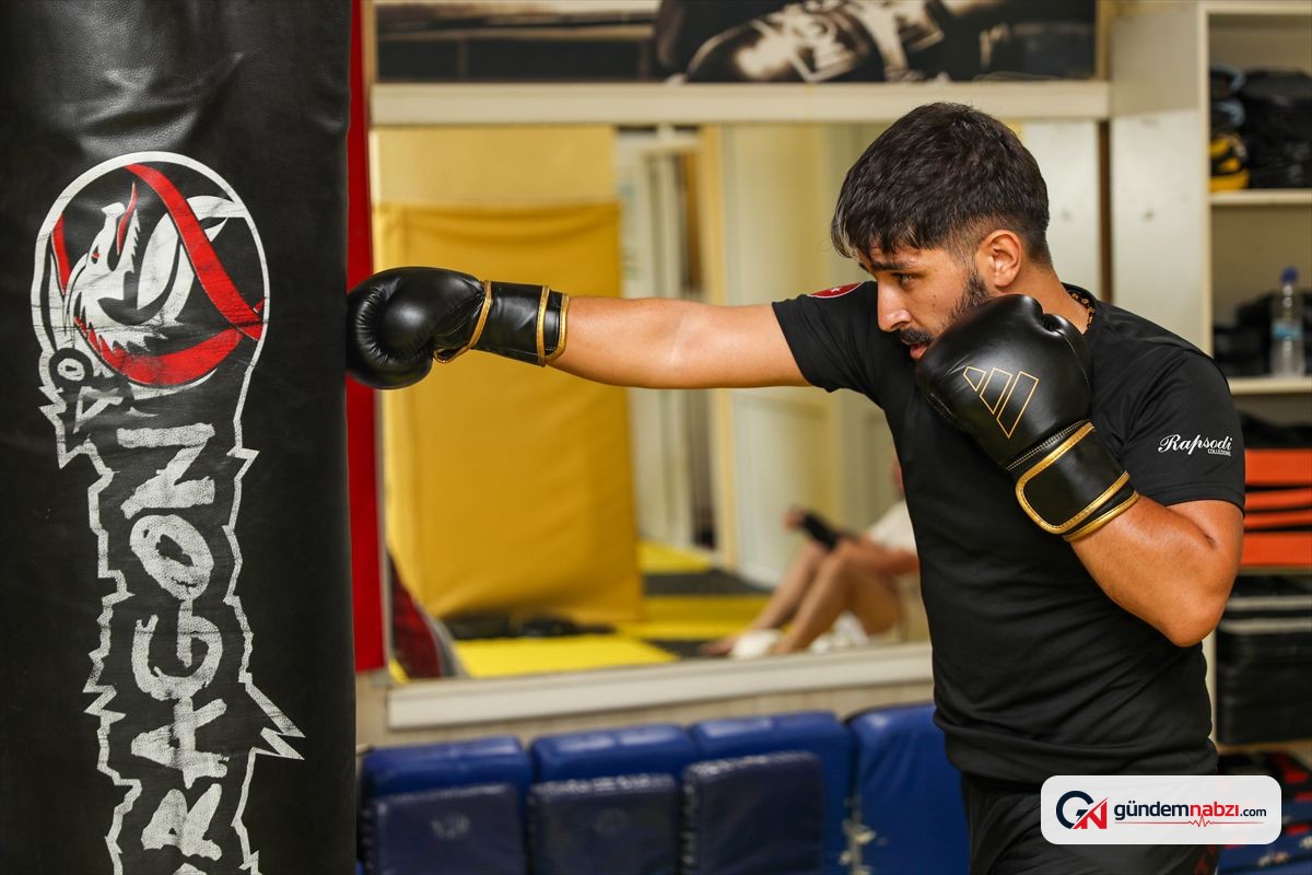 Diyarbakırlı taksici, savate dünya şampiyonası için ringde